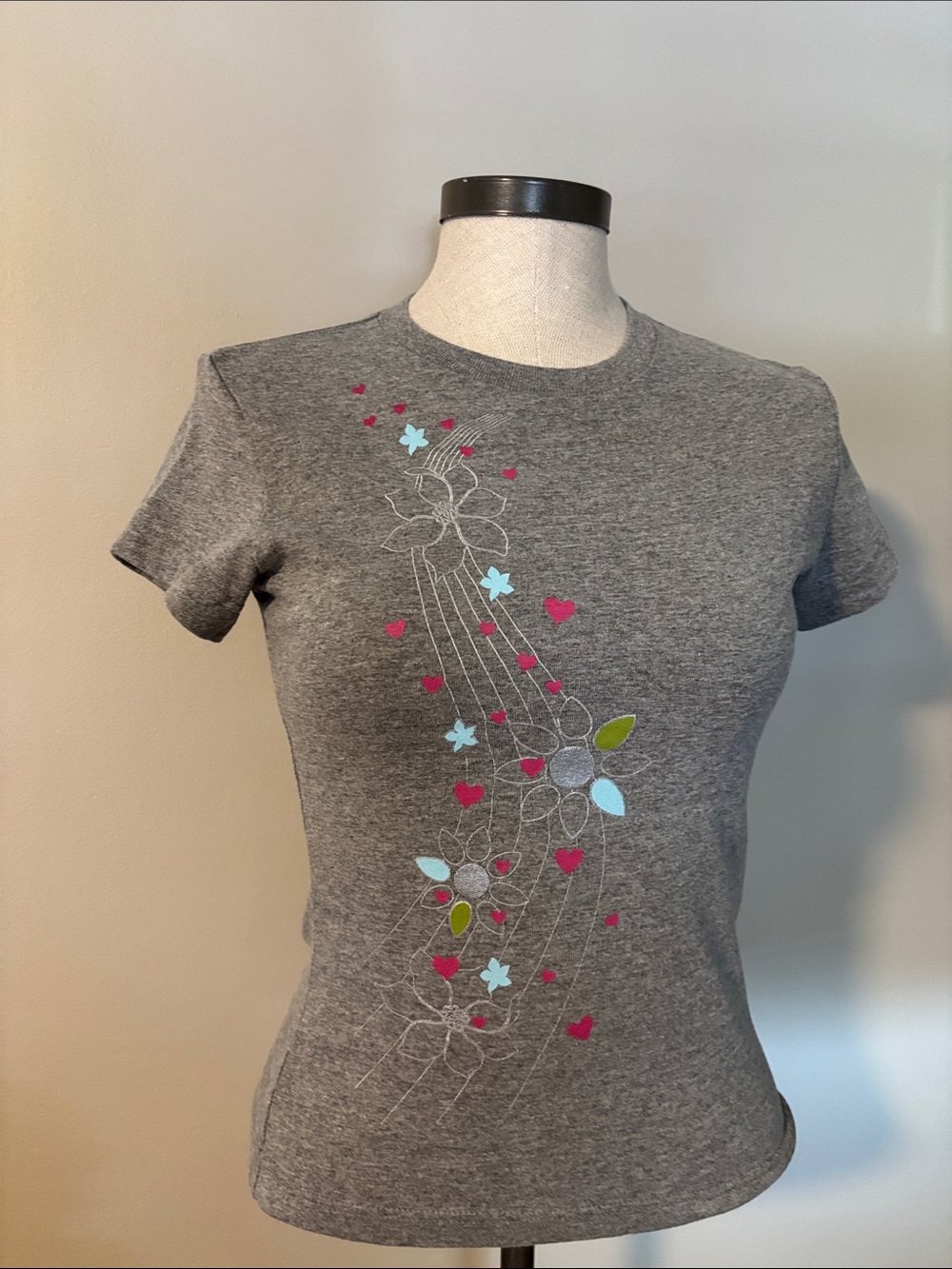 Aeropostale Gray Floral Heart Graphic Tee